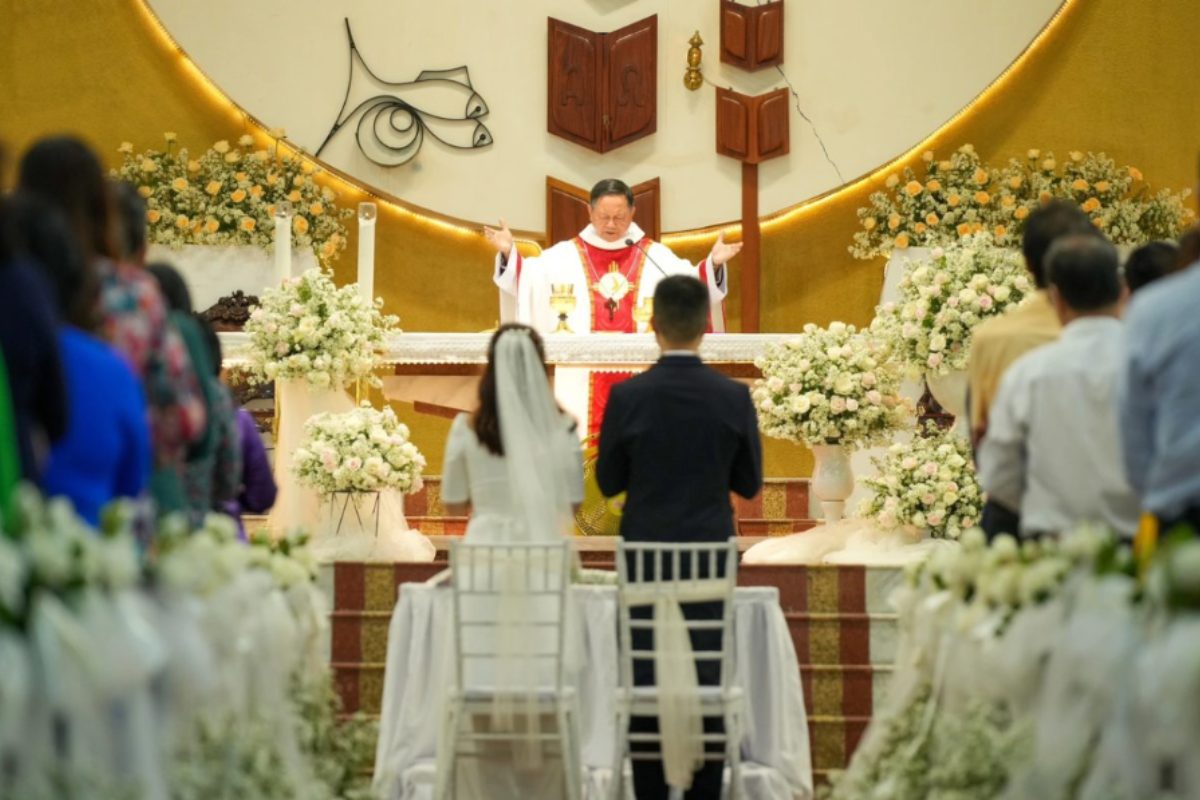 Dự lễ cưới, lễ an táng vào ngày Chúa nhật